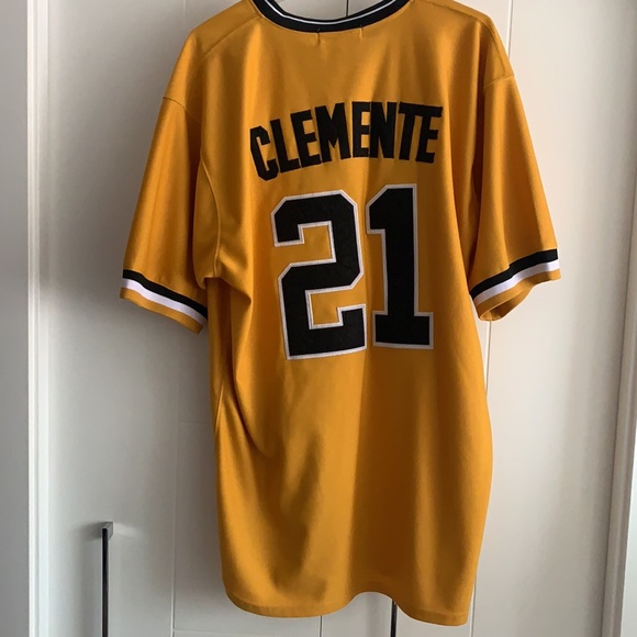 Pittsburgh Pirates Roberto Clemente Jersey - Picture 2 of 3
